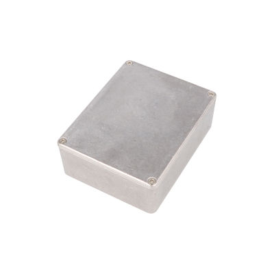 Custodia per metallurgia delle polveri con custodia per sigaretta elettronica con trattamento superficiale in metallo anodizzato